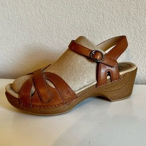 LIKE NEW Tan Dansko Season Strappy Velcro Closure Sandals Clogs